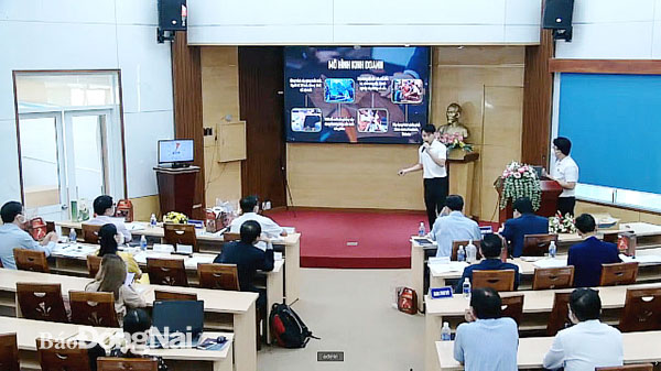 Thí sinh tham dự vòng chung kết cuộc thi Khởi nghiệp đổi mới sáng tạo tỉnh Đồng Nai năm 2021. Ảnh: Hải Yến