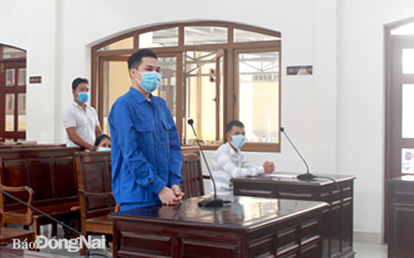 Bị cáo Hoàng Trọng Nhân lãnh mức án 20 năm tù giam về tội giết người. Ảnh: T.Tâm