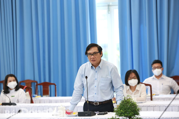 Phó chủ tịch UBND tỉnh Nguyễn Sơn Hùng phát biểu tại cuộc họp. Ảnh: Huy Anh