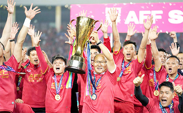 Đội tuyển Việt Nam có lần đầu tiên bảo vệ được chức vô địch AFF Cup?