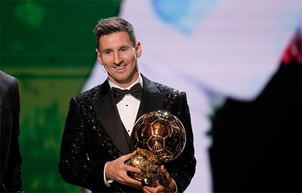 Messi trở thành cầu thủ đầu tiên giành 7 Quả bóng vàng