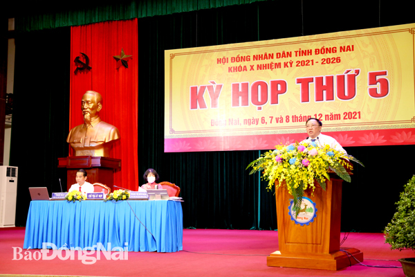 TS-BS Phan Huy Anh Vũ, Giám đốc Sở Y tế  trả lời chất vấn tại hội nghị