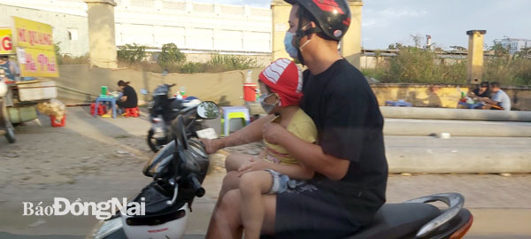 Chở trẻ thiếu an toàn