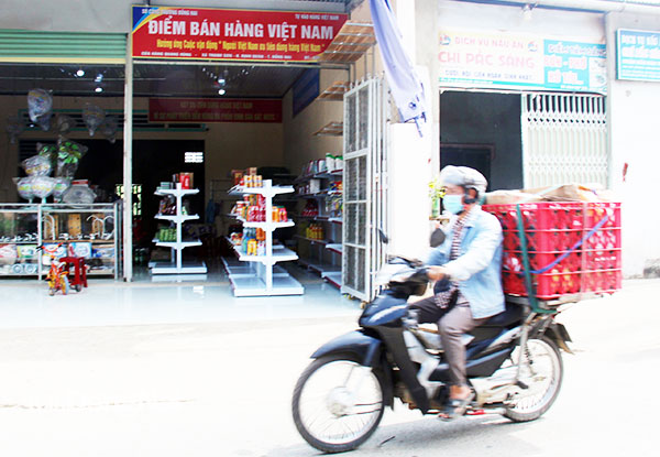 Điểm bán hàng Tự hào hàng Việt Nam tại xã Thanh Sơn (H.Định Quán)