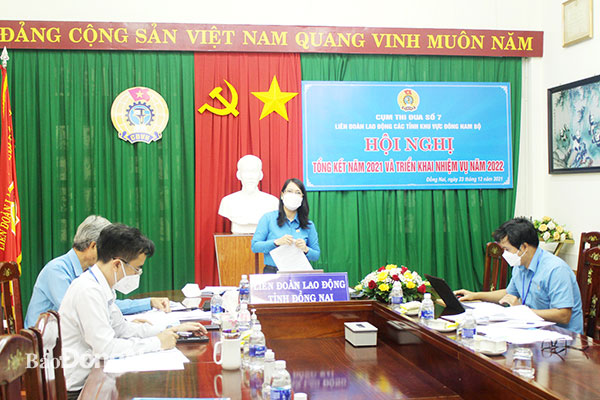 Chủ tịch Liên đoàn Lao động tỉnh Nguyễn Thị Như Ý chia sẻ những cách làm mới trong hoạt động Công đoàn đến các đơn vị. Ảnh: Lan Mai