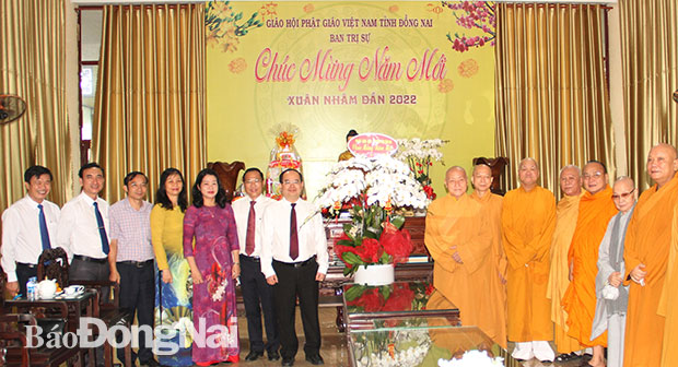 Phó bí thư Tỉnh ủy Quản Minh Cường dẫn đầu đoàn công tác của Tỉnh ủy - HĐND - UBND - Ủy ban MTTQ Việt Nam tỉnh thăm, chúc tết Ban Trị sự Giáo hội Phật giáo Việt Nam tỉnh. Ảnh: Sông Thao