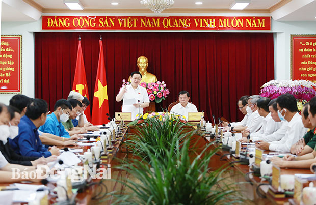 Đồng chí Vương Đình Huệ, Ủy viên Bộ Chính trị, Chủ tịch Quốc hội phát biểu tại buổi làm việc với tỉnh Đồng Nai