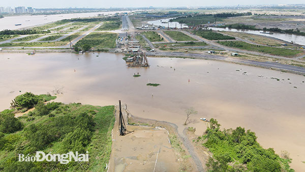 Dự án Xây dựng cầu Vàm Cái Sứt sẽ hoàn thành xây dựng trong năm 2022. Ảnh: Phạm Tùng