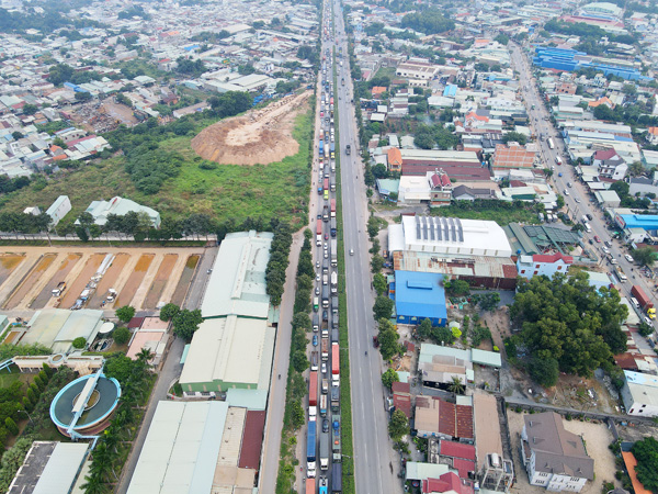 Dự án Đường vành đai 3 - TP.HCM dự kiến sẽ được khởi công trong quý IV-2023. Trong ảnh: Đoạn Bình Chuẩn - Tân Vạn (tỉnh Bình Dương) thuộc dự án Đường vành đai 3 - TP.HCM đã được đầu tư xây dựng với quy mô 6 làn xe. Ảnh: P.TÙNG