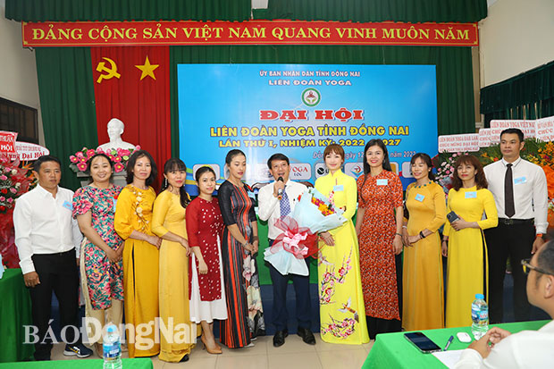 Ban chấp hành Liên đoàn Yoga tỉnh Đồng Nai nhiệm kỳ (2022 - 2027) ra mắt nhận nhiệm vụ tại đại hội
