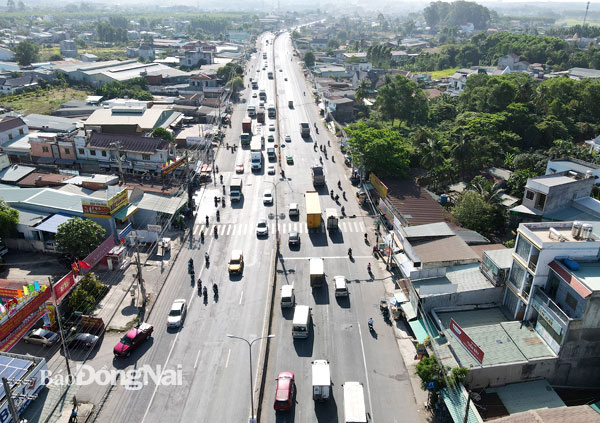 Dự án Đường cao tốc Biên Hòa - Vũng Tàu khi hoàn thành xây dựng sẽ chia sẻ áp lực giao thông cho tuyến quốc lộ 51 đang trong tình trạng quá tải. Ảnh: Phạm Tùng