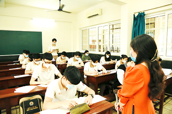 Học sinh khối 12 Trường TH-THCS-THPT Bùi Thị Xuân (TP.Biên Hòa) đang trong thời gian gấp rút hoàn thành chương trình lớp 12. Ảnh: H.Yến
