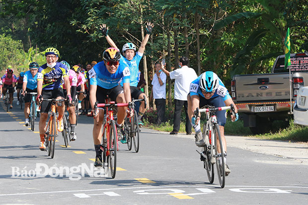 Huyện Định Quán lần đầu tổ chức Giải đua xe đạp đường trường mở rộng