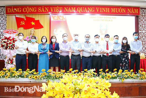 Khối thi đua 8 ký kết giao ước thi đua năm 2022. (Ảnh: CTV)