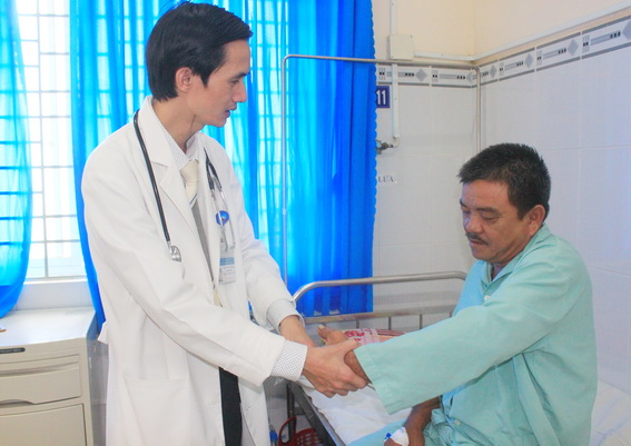 Bệnh nhân đột quỵ được chăm sóc, điều trị tại Bệnh viện Đa khoa khu vực Long Khánh.