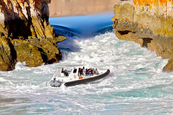 Thác nước ngang - một trong những đặc điểm hấp dẫn nhất của đường bờ biển Kimberley ở Australia