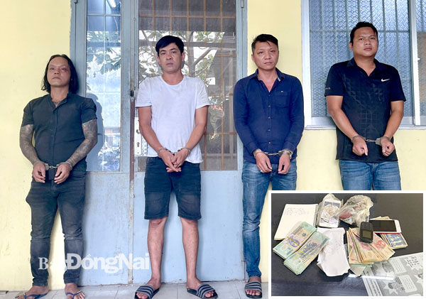 Các đối tượng trong vụ bảo kê tại xã Long Hưng (TP.Biên Hòa) bị bắt giữ cùng tang vật. Ảnh: Công an cung cấp