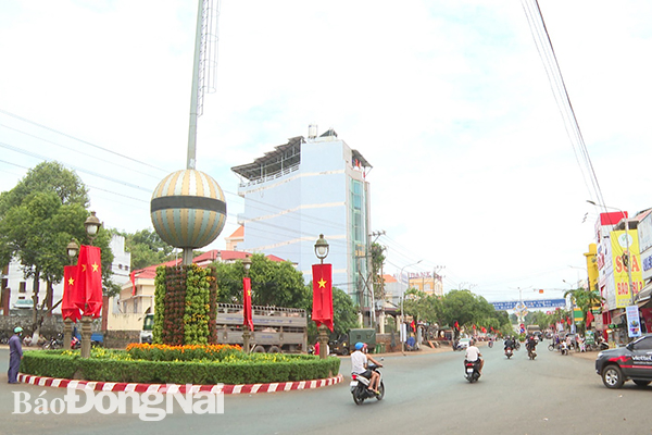 Trung tâm huyện biên giới Lộc Ninh, tỉnh Bình Phước ngày càng khang trang để hướng đến đô thị hiện đại hơn trong tương lai gần - Ảnh: Nguyễn Tấn