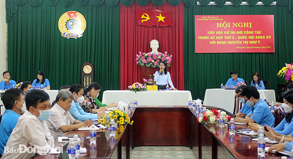 Toàn cảnh Hội nghị tiếp xúc cử tri nơi công tác với Đại biểu Nguyễn Thị Như Ý, Chủ tịch Liên đoàn Lao động tỉnh