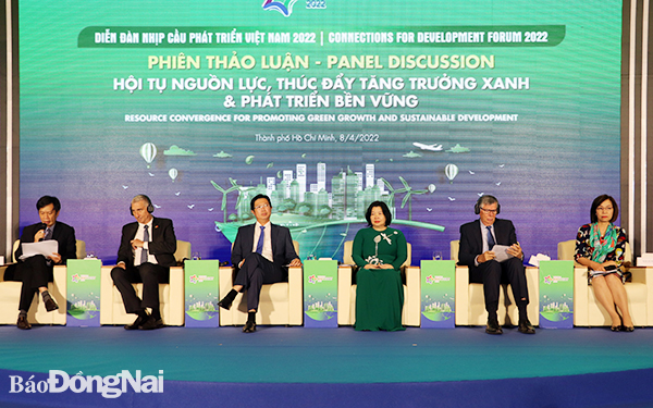 Các chuyên gia, lãnh đạo các bộ ngành, địa phương, hiệp hội doanh nghiệp FDI tại Việt Nam đã thảo luận, đối thoại trực tiếp tại diễn đàn
