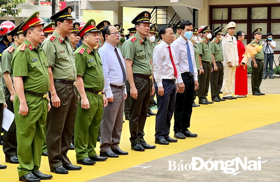 Đại biểu Bộ Công an, Tỉnh ủy, các ban ngành đến dự lễ trao tặng Huân chương Dũng cảm cho Đại úy Thái Ngô Hiếu