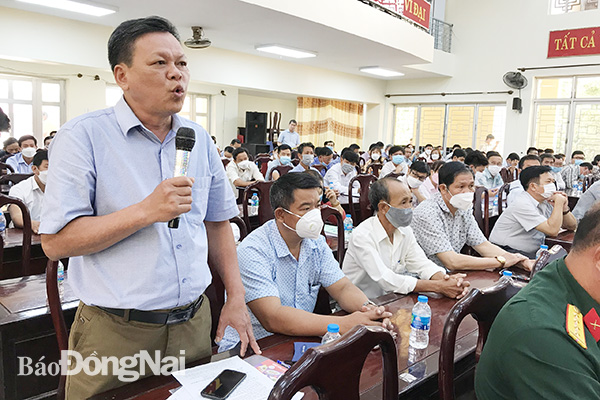 Cử tri Trần Văn Lực ở ấp 5 xã Bảu Cạn (H. Long Thành) phản ánh về việc HTX TMDVTH Long Đức thu phí thu gom rác cao hơn mức quy định của tỉnh nhưng không thực hiện thu gom đúng ngày, giờ dẫn đến tình trạng rác thường xuyên bị tồn đọng, gây ô nhiễm môi trường