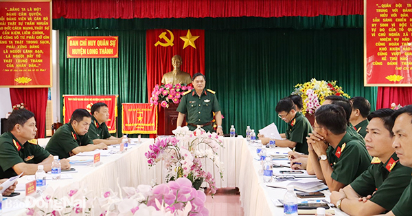 Đại tá Phạm Phú Ý phát biểu kết luận buổi làm việc