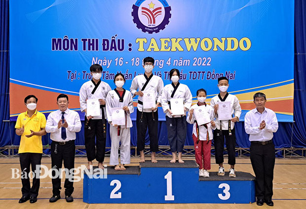 Môn taekwondo giúp các VĐV Biên Hòa giành tới 11 HCV. Trong ảnh: Các VĐV thi đấu giải vô địch taekwondo Đại hội TDTT tỉnh.