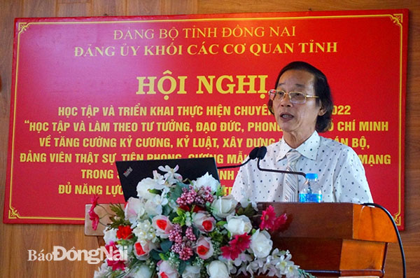 Bí thư Đảng ủy Khối các cơ quan tỉnh Bùi Quang Huy triển khai chuyên đề năm 2022 cho cán bộ chủ chốt Đảng bộ khối. Ảnh: Phương Hằng