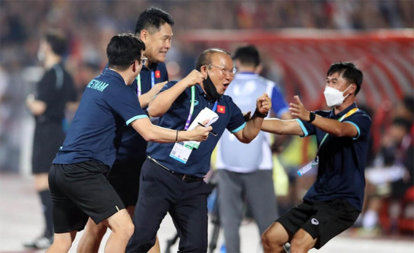Niềm vui của HLV Park Hang-seo trong trận U.23+3 Việt Nam vượt qua Indonesia
