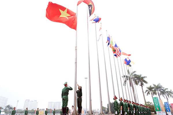 Đoàn nghi lễ của quân đội tập dượt nghi thức thượng cờ 11 quốc gia tham dự SEA Games 31