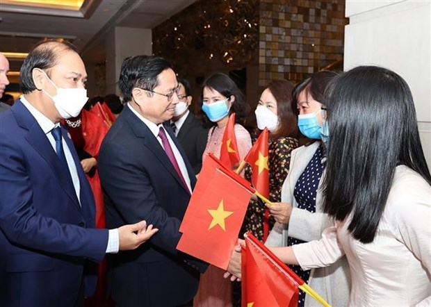 PM Chinh was welcomed by officials from the Vietnamese Embassy in the US