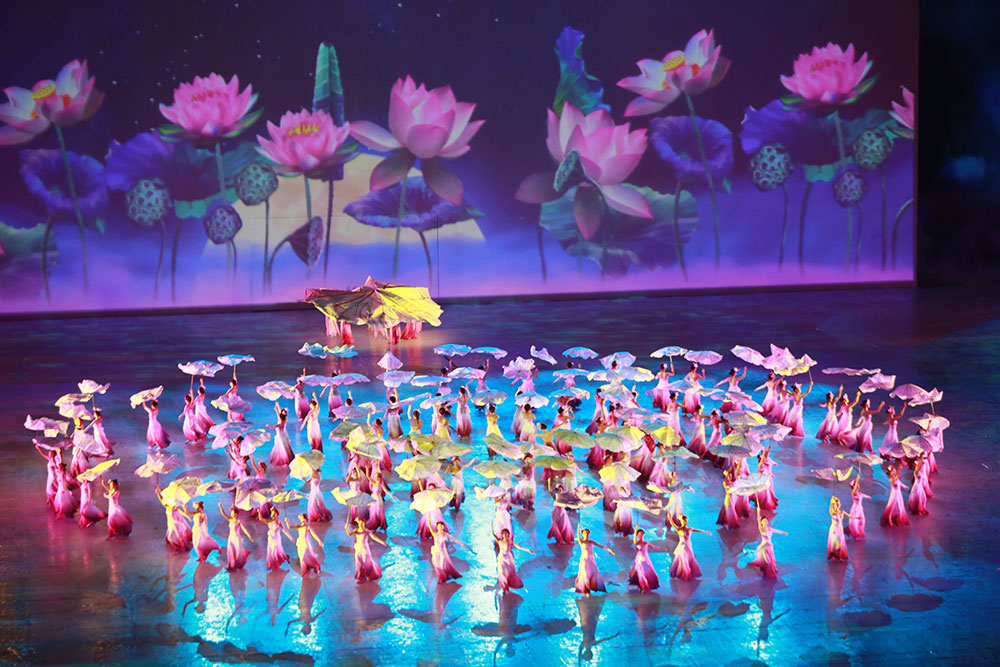 Hình ảnh hoa sen hiện lên rực rỡ tại lễ khai mạc SEA Games 31 