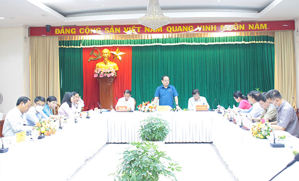 Phó bí thư Tỉnh ủy, Trưởng Đoàn đại biểu Quốc hội tỉnh Quản Minh Cường phát biểu tại buổi làm việc. Ảnh: Hồ Thảo
