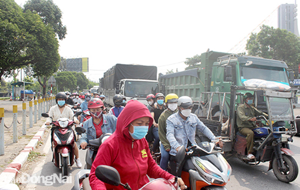 Kẹt xe trên quốc lộ 1 đoạn qua TP.Biên Hòa. Ảnh: Thanh Hải