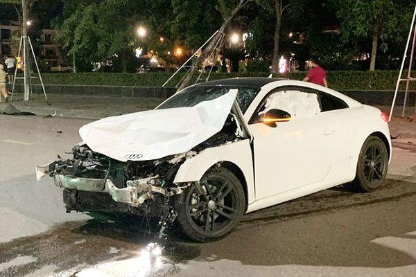 Xe ô tô hiệu Audi, biển số 98A-499.44 gây tai nạn nghiêm trọng tại TP.Bắc Giang. Ảnh: Internet