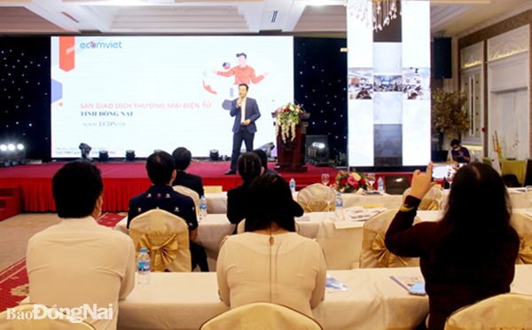 Một hội nghị về thương mại điện tử được tổ chức tại khách sạn Đồng Nai. Ảnh: Hải Hà