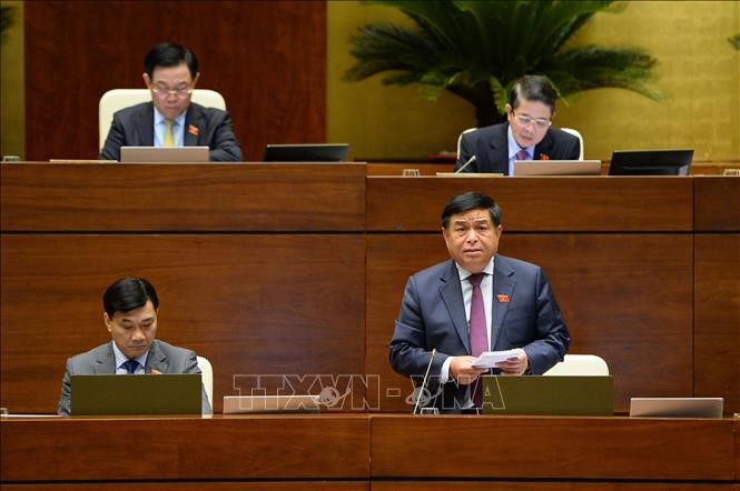 Bộ trưởng Bộ Kế hoạch và Đầu tư Nguyễn Chí Dũng giải trình, làm rõ một số vấn đề đại biểu Quốc hội nêu