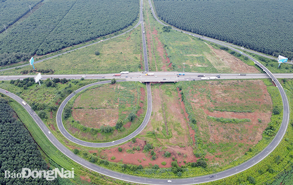 Cao tốc Dầu Giây - Tân Phú có điểm đầu trùng với điểm cuối của cao tốc TP.HCM - Long Thành - Dầu Giây thuộc địa bàn H.Thống Nhất