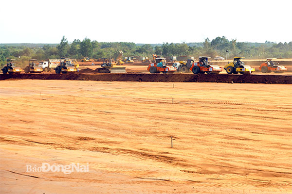 Huyện Long Thành đã bàn giao diện tích đất hơn 2,3 ngàn ha để các nhà thầu thi công dự án Xây dựng sân bay Long Thành giai đoạn 1