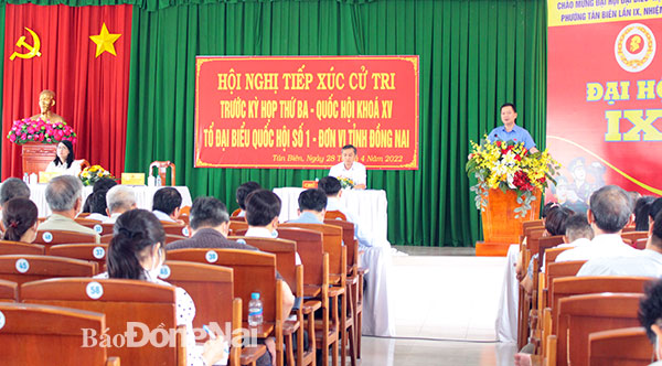 Tổ đại biểu Quốc hội số 1 đơn vị tỉnh Đồng Nai tiếp xúc cử trước kỳ họp thứ 3, Quốc hội XV. Ảnh: Hồ Thảo