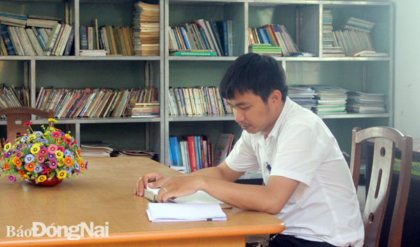 Phòng đọc sách tại Trung tâm Văn hóa - thể thao và học tập cộng đồng xã Bình Lộc (TP.Long Khánh) thu hút người dân đến tìm kiếm tài liệu học tập và giải trí