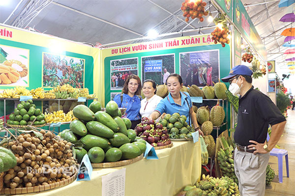 Vừa du lịch, vừa bán nông sản tại vườn