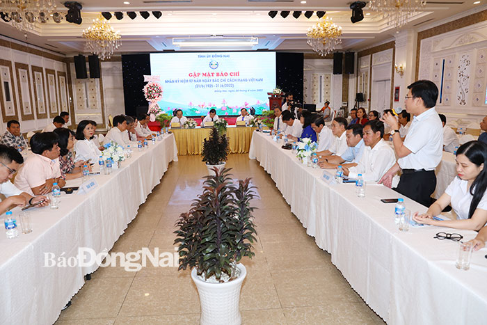 Các cơ quan báo chí phát biểu tại buổi gặp mặt