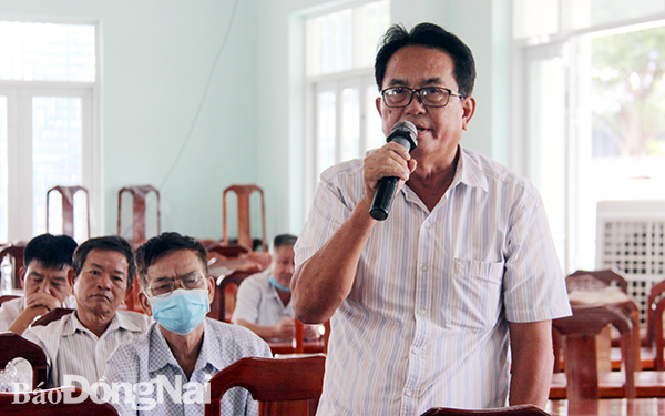 Cử tri P.Tam Phước (TP.Biên Hòa) phát biểu ý kiến tại buổi tiếp xúc cử tri