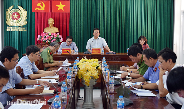 Phó bí thư thường trực Huyện ủy, Tổ trưởng Tổ đại biểu HĐND tỉnh đơn vị H.Xuân Lộc Nguyễn Đức Hóa phát biểu tại buổi giám sát