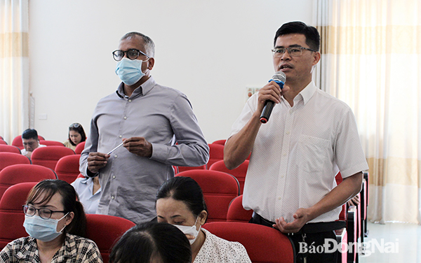 Đại diện doanh nghiệp nêu ý kiến tại buổi họp giao ban