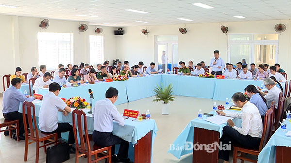 Lãnh đạo P.Trảng Dài báo cáo tình hình của phường tại buổi làm việc