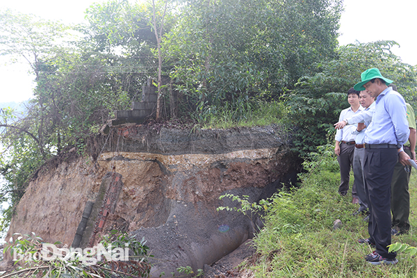 Phó chủ tịch UBND tỉnh Võ Văn Phi đi kiểm tra khu vực mỏ khoáng sản Phước An (H.Nhơn Trạch)
