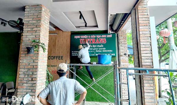 Cho thuê văn phòng, mặt bằng kinh doanh dần khởi sắc trở lại. Trong ảnh: Trang trí tại văn phòng dịch thuật Unitrans trên đường Cách Mạng Tháng Tám, TP.BIên Hòa